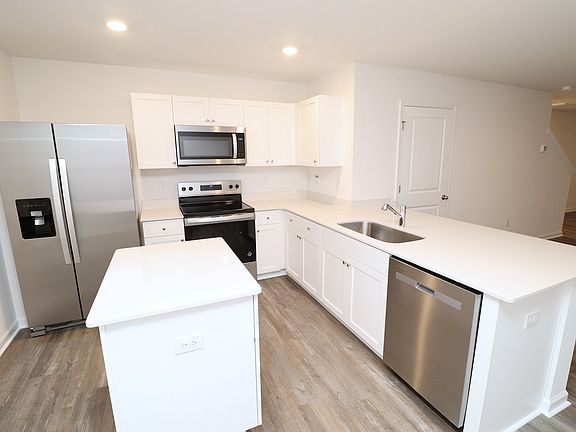 3rd image of 5810 Brambleberry Way