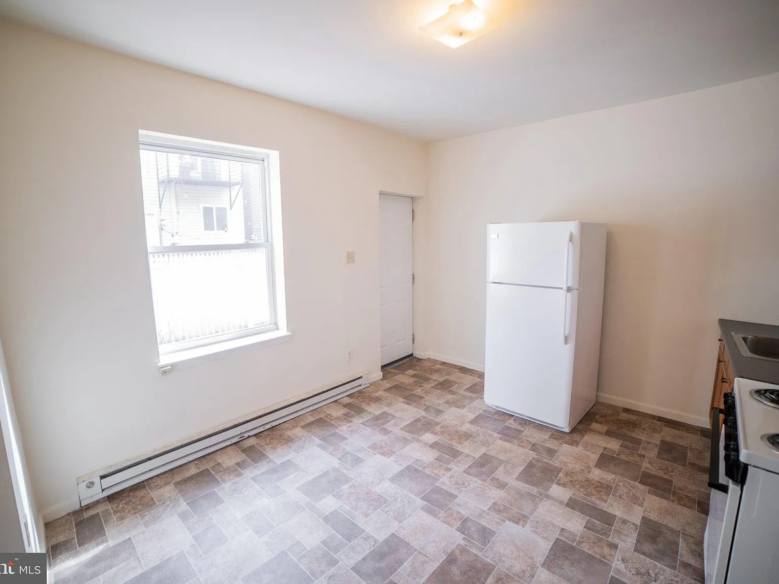 1 bed, 1.0 bath, 600 sqft, $1,350 — Photo 4