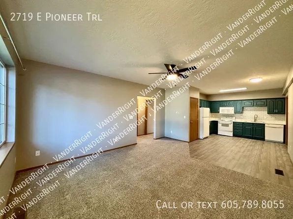 2719 E Pioneer Trl, Sioux Falls, SD 57103