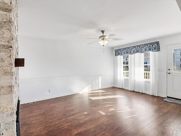 4th image of 2058 Shore Rd