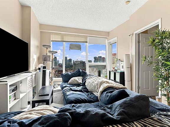4th image of 1053 E 10th St SW #2014