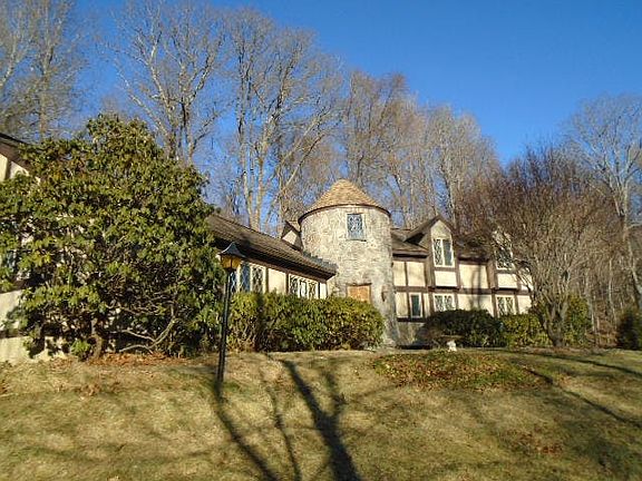 2nd image of 11 Timbercrest Dr