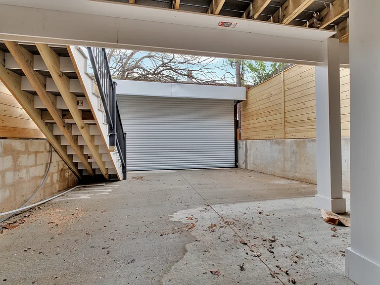 913 L St NE — Photo 44
