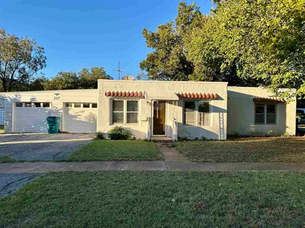 227 E Ohio St, Walters, OK 73572