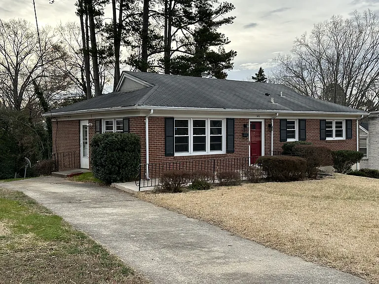 141 Dublin Ct — Photo 2
