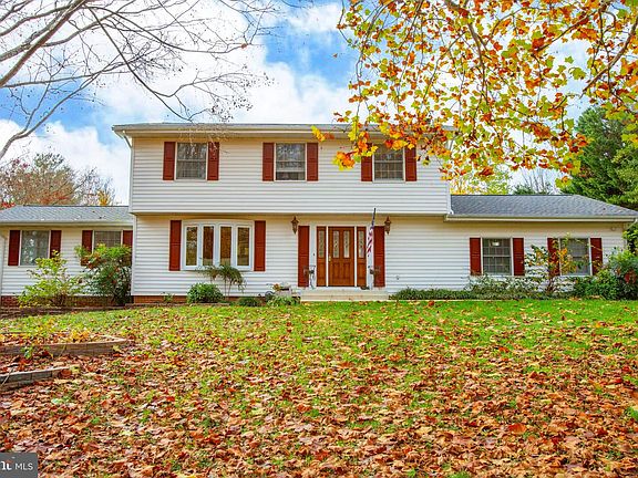 2nd image of 4 Walter Cir