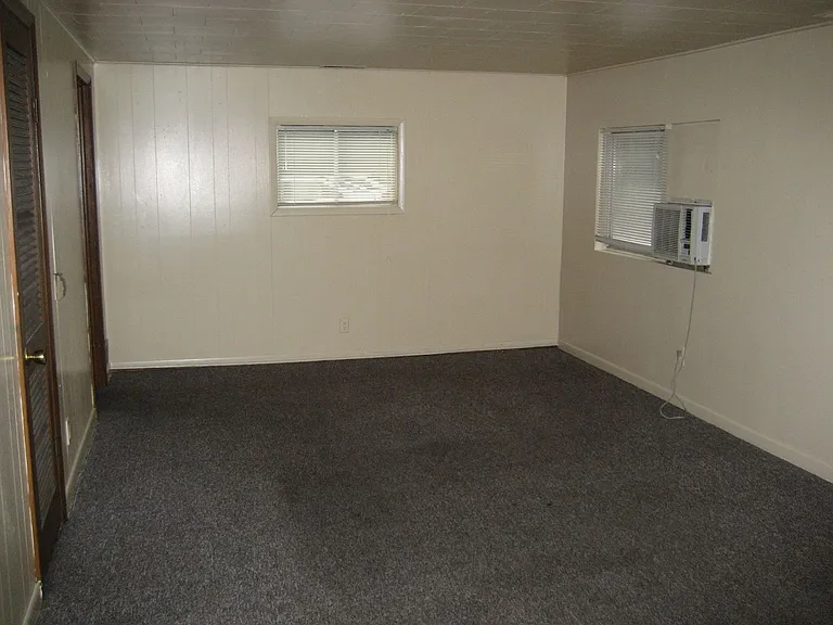 431 S River Rd — Photo 22