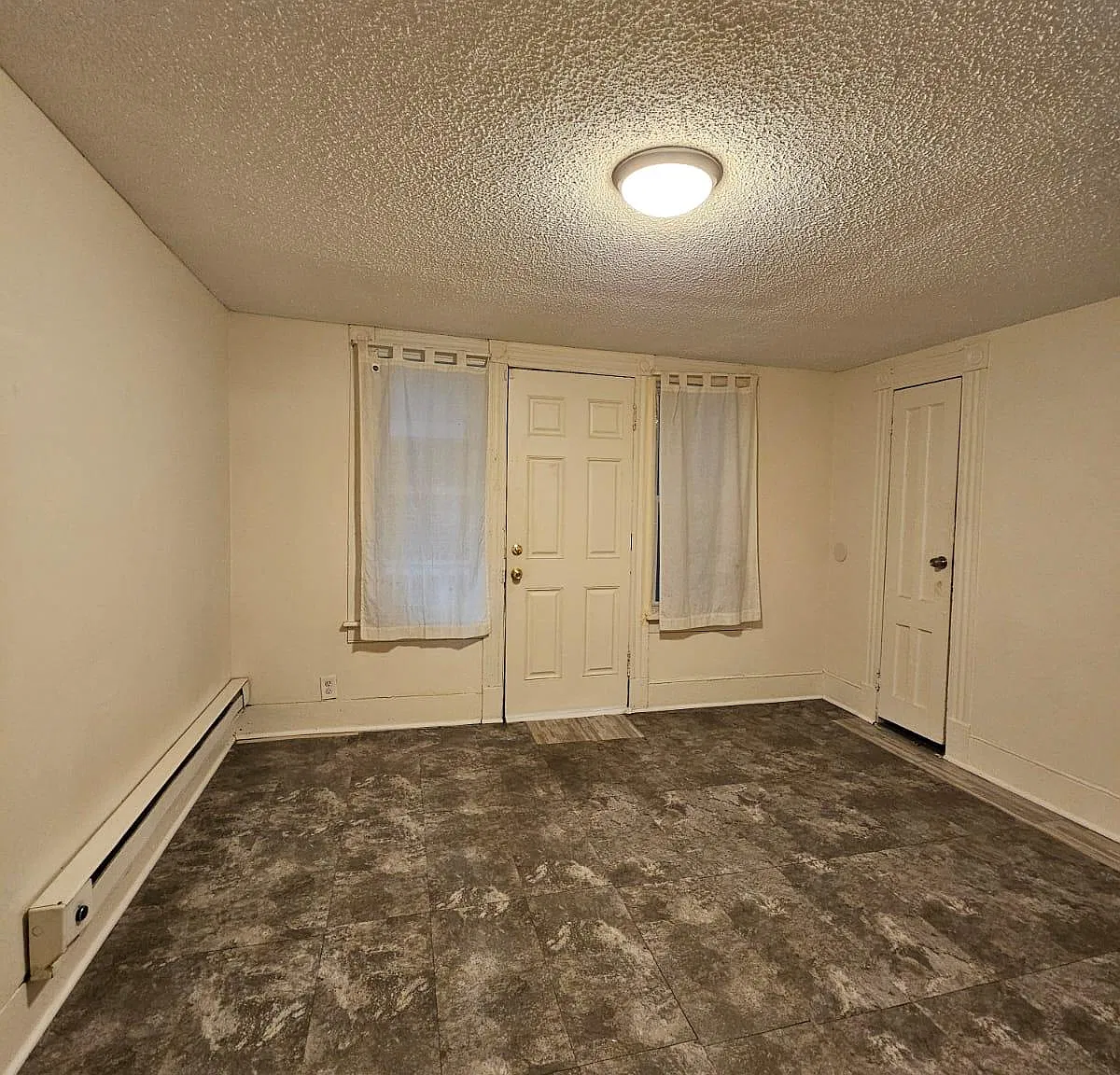 6 Frederick Ct — Photo 1