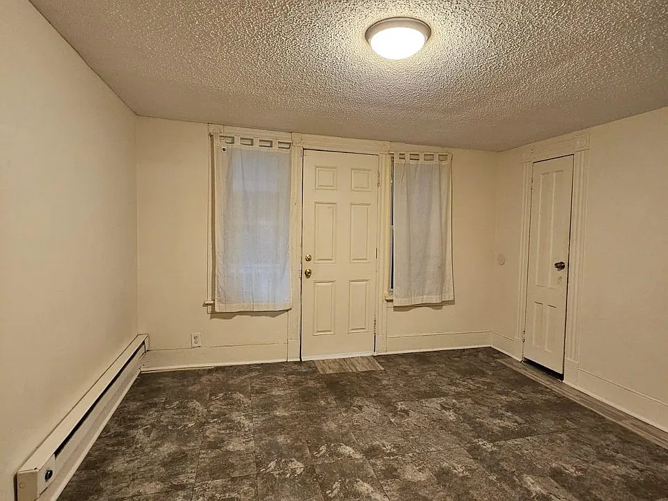 6 Frederick Ct #3