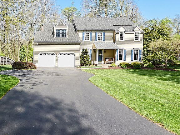 2nd image of 404 Saint Anns Cir
