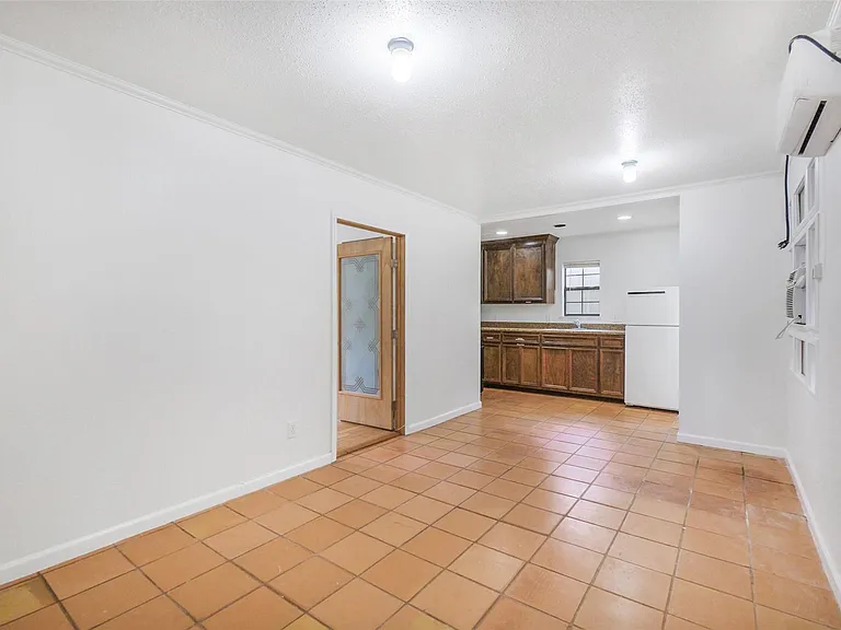 402 Bomar St — Photo 4