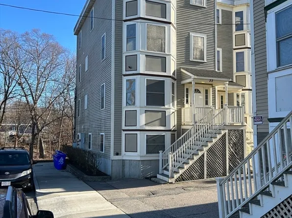 33 Grantley St Unit B, Hyde Park, MA 02136