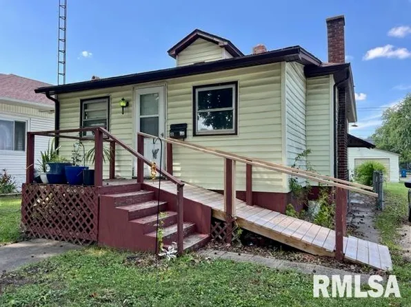 1108 E 2nd St, Centralia, IL 62801