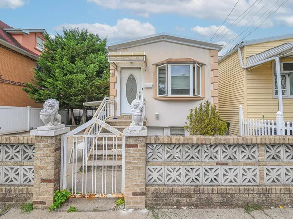 472 Lake Street image 1 of 39