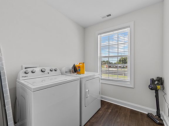 4th image of 806 Crown Point Dr
