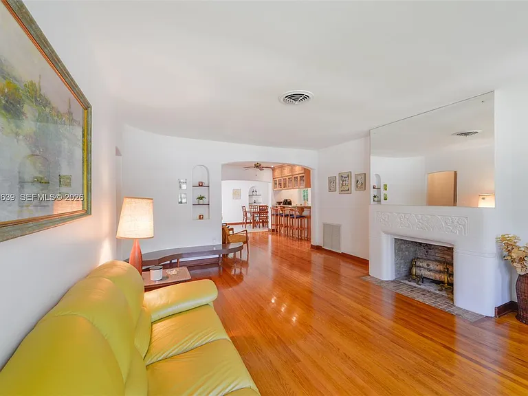 3031 SW 2nd Ave — Photo 3