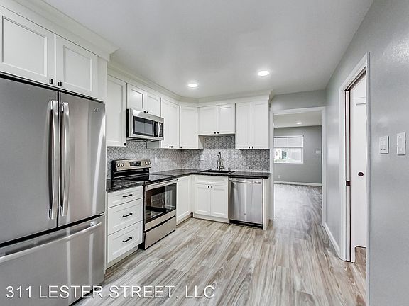 2nd image of 975 Elgin St #B