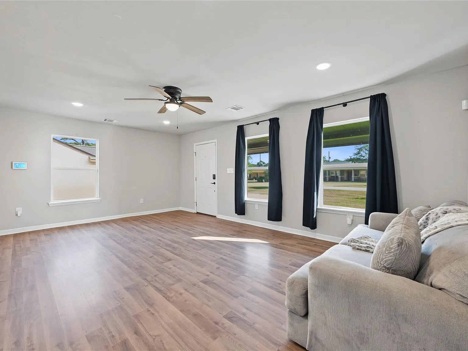 3 bed, 2.0 bath, 1480 sqft, $2,100 — Photo 4