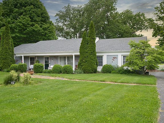 2nd image of 3801 Saint Andrews Dr