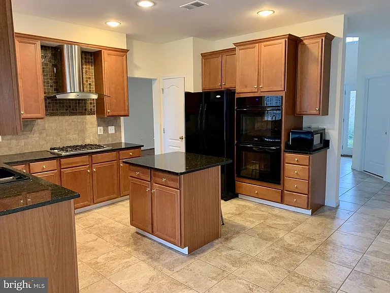 20242 Hidden Creek Ct — Photo 7