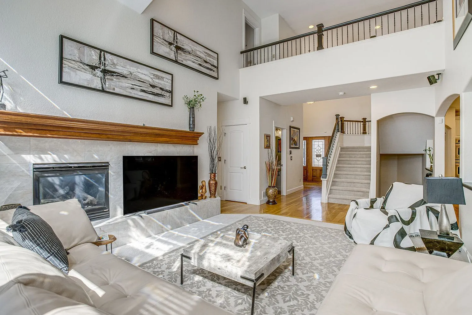 3 bed, 3.0 bath, 4499 sqft, $5,709 — Photo 3