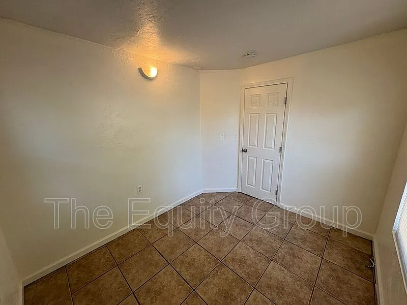 2 bed, 1.5 bath, $1,300 — Photo 4