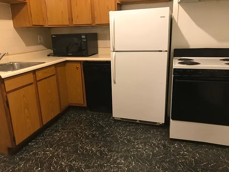 32 Cunard St #2B — Photo 5