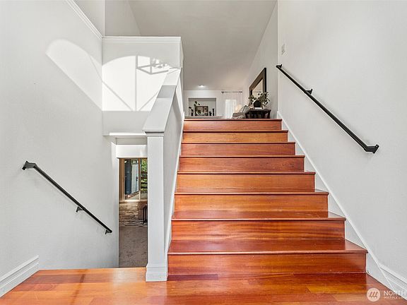 4th image of 19306 Evergreen Drive E