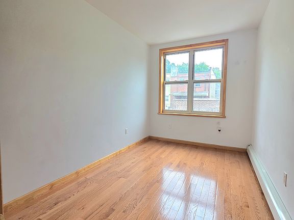 3rd image of 3422 Irwin Ave APT 2