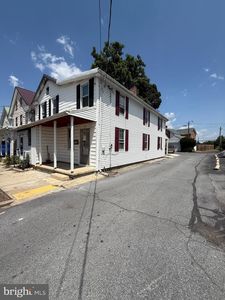 759 E Washington St, Chambersburg, PA, 17201