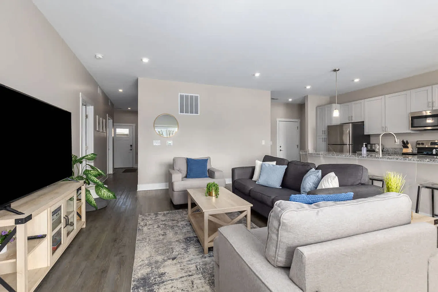 2 bed, 2.0 bath, 1345 sqft, $1,701 — Photo 4