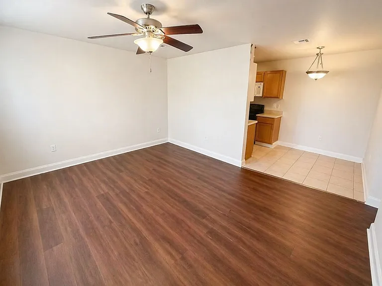 8720 Livingston Ave — Photo 4