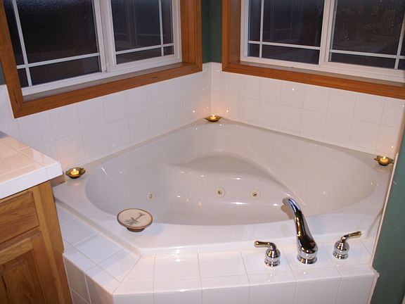 Master Suite jetted tub