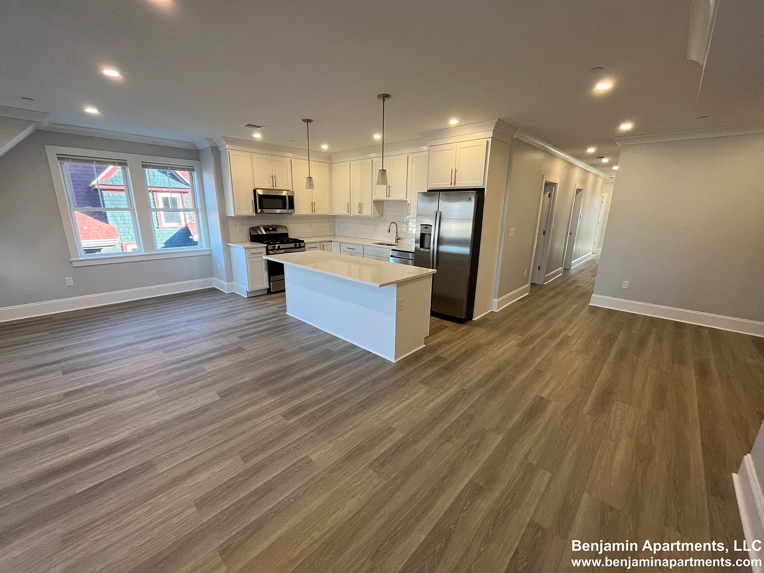 4 bed, $5,800 — Photo 1