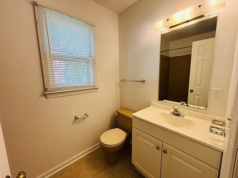 306 Woodbine Dr — Photo 5