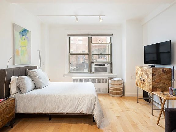 2nd image of 127 W 79th St Floor 7