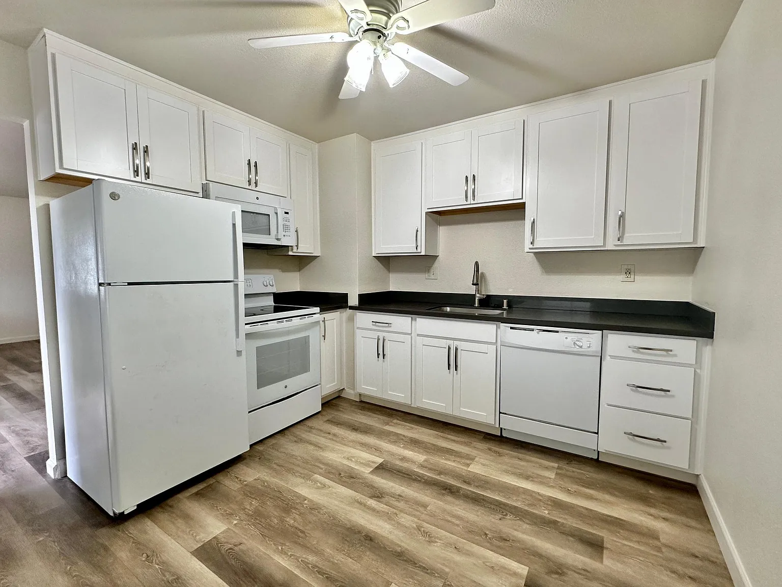 2 bed, 815 sqft, $2,875 — Photo 2