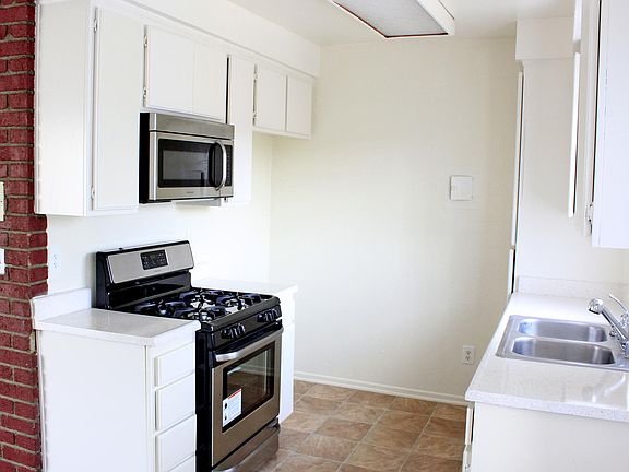 5th image of 14740 Parthenia St #6