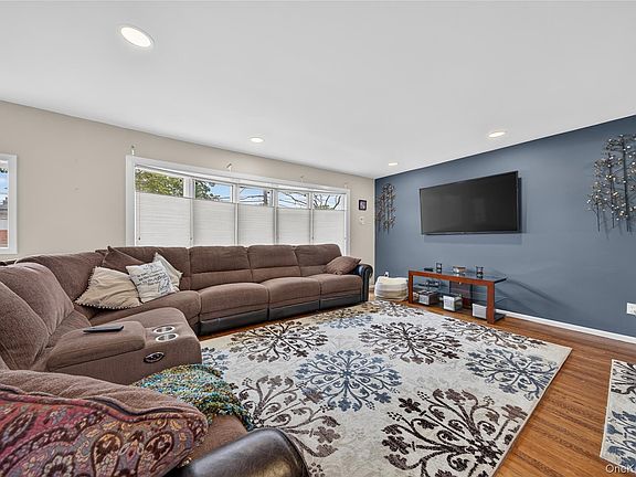 4th image of 395 Bunker Drive