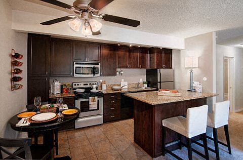 3rd image of 1800 Hanover Dr #123