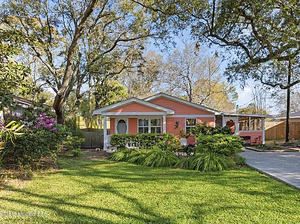 1409 Porter Ave, Ocean Springs, MS 39564