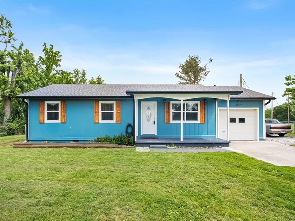 1109 Little Flock Dr, Little Flock, AR 72756