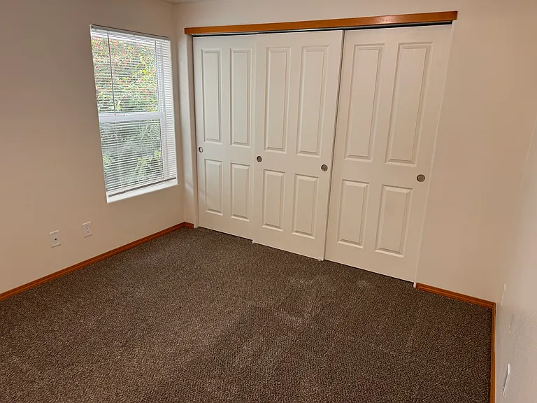 Loganberry Commons — Photo 30