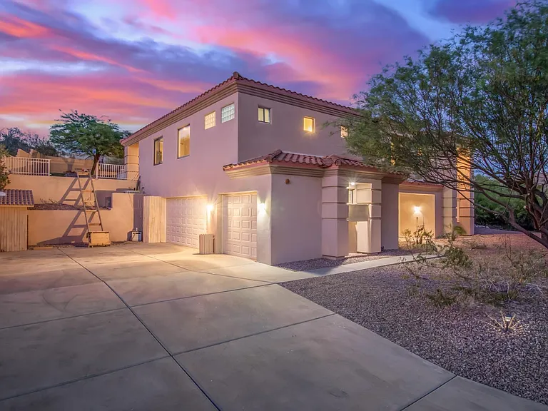 15330 E Walnut Ln — Photo 2