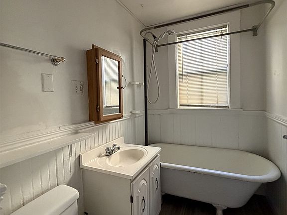 3rd image of 15 Laurel St #2