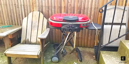 Rented by R New York