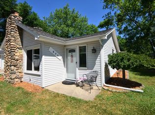 890 Farnsworth Rd W, White Lake, MI 48386