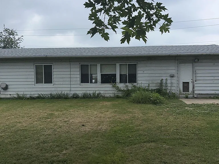 1052 N Lincoln St — Photo 3