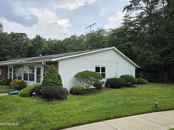 2nd image of 219F Buckingham Court