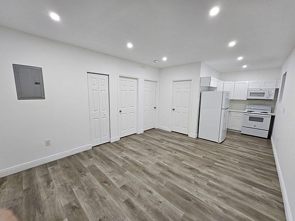 4th image of 3031 NW 15th St #3033-B